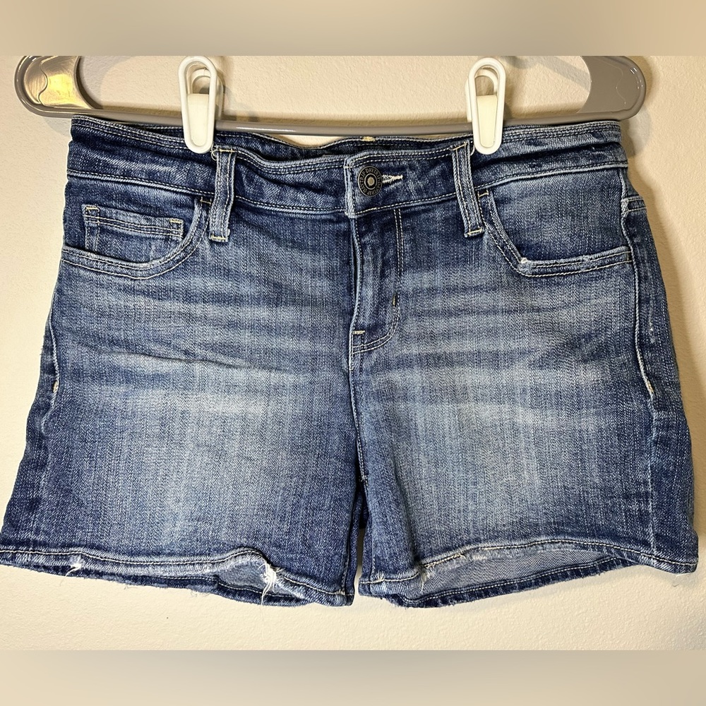 Buckle Daytrip Refined Virgo Size 26 Jean Shorts -- Women -- Very Lightly Worn